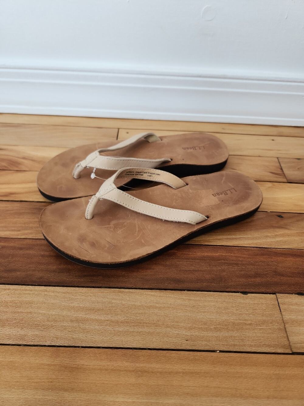 LL BEAN Women’s Classic Flip Flops Beige Brown Leather Preppy Size 10 Medium